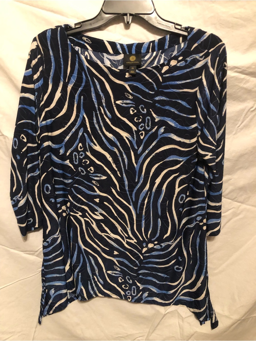 JM Collection Women’s Like New Blue and White Printed Top Size Large